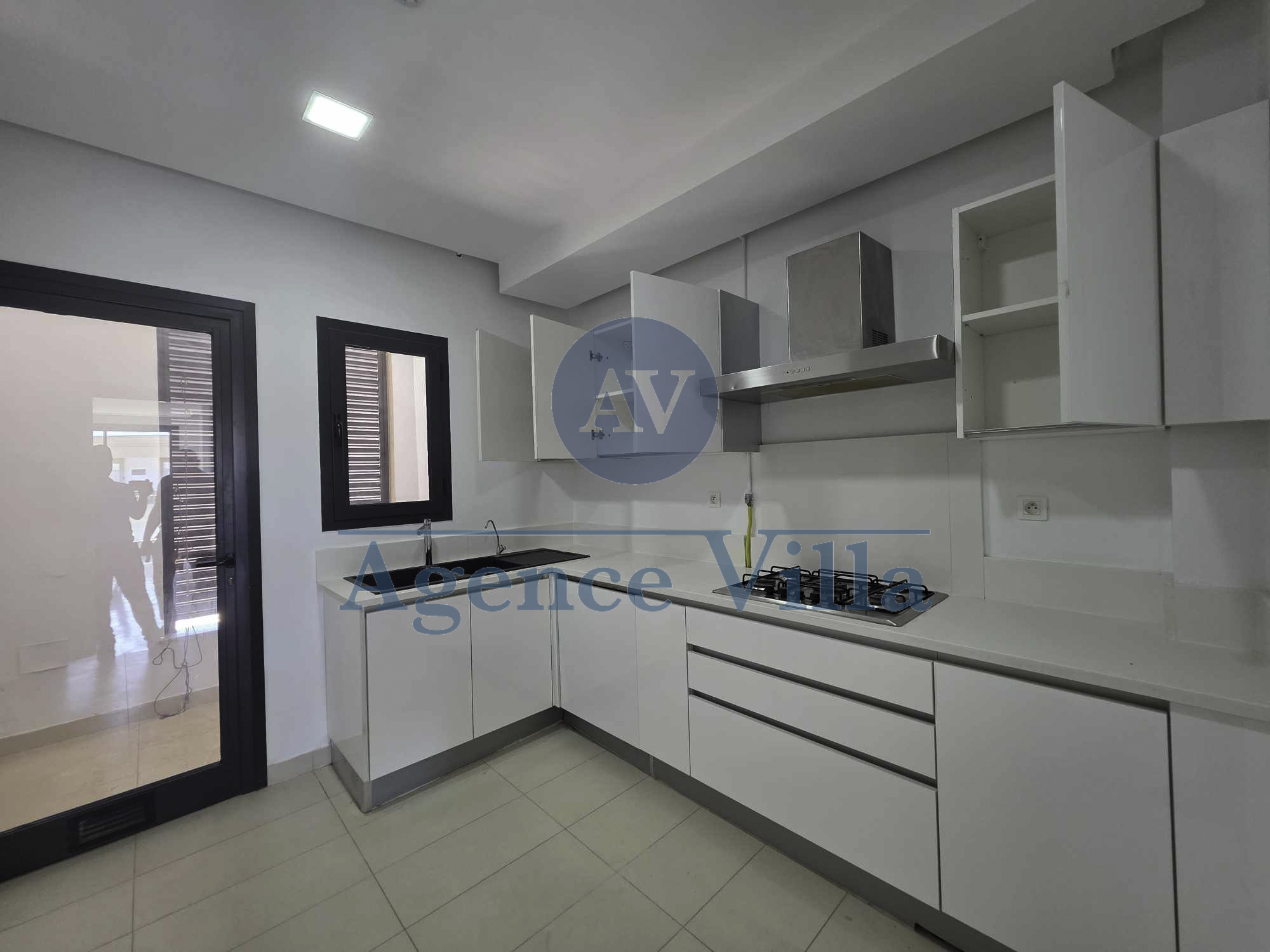 La Marsa Marsa Ennassim Location Appart. 4 pices Un appartement s3 vide ou meubl  la marsa