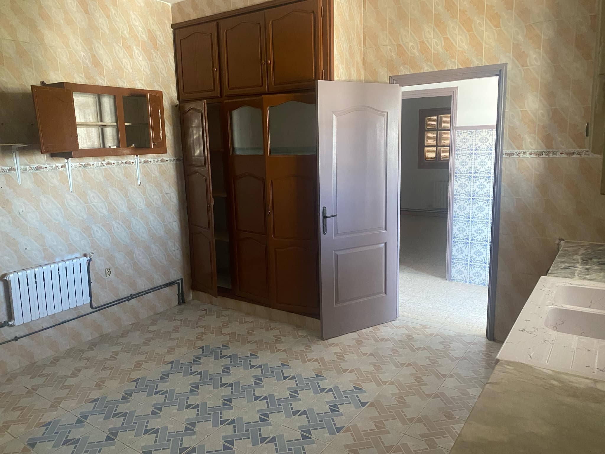 El Menzah Cite El Mahrajene Location Appart. 4 pices Etage villa spacieux