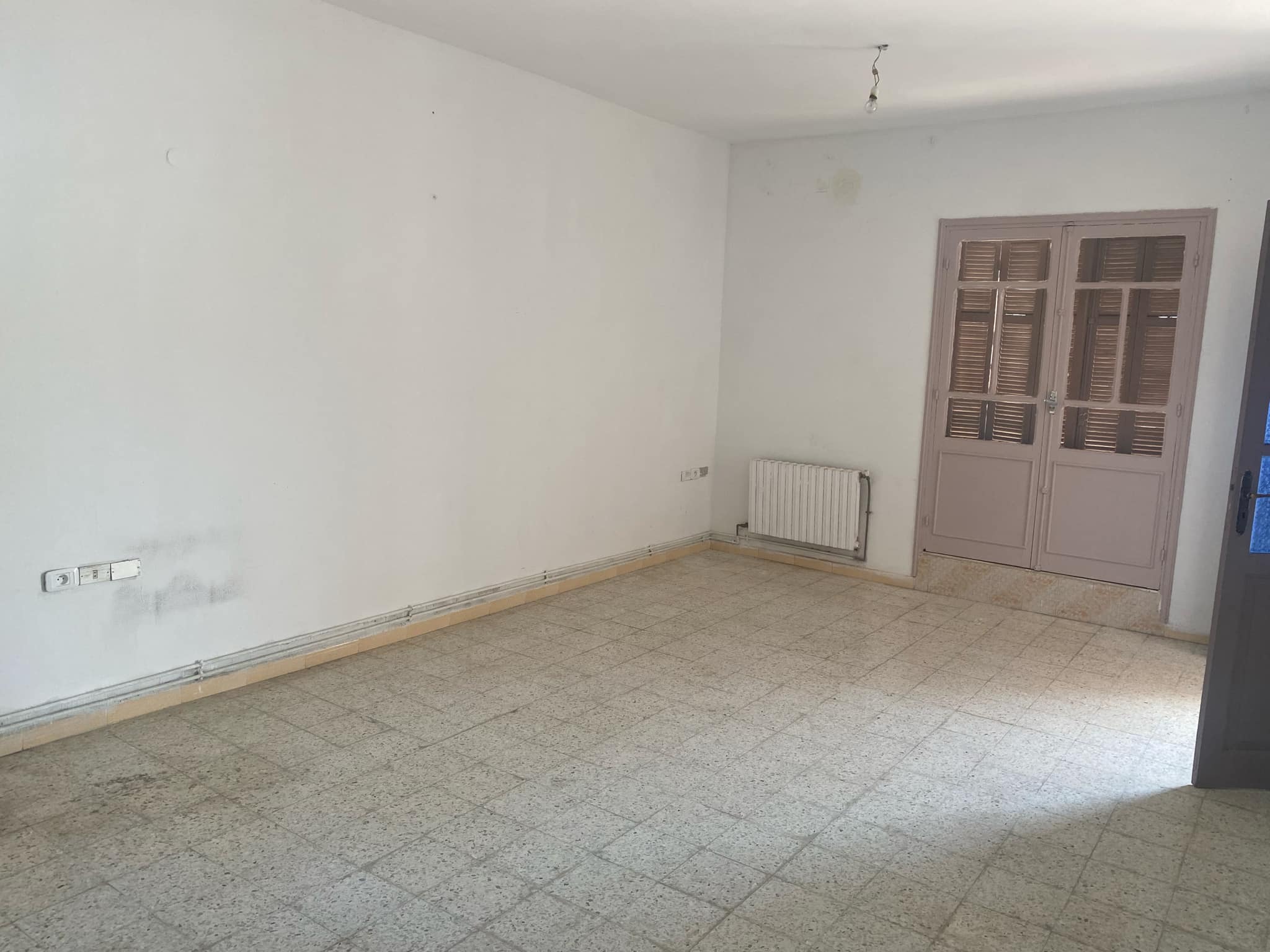 El Menzah Cite El Mahrajene Location Appart. 4 pices Etage villa spacieux