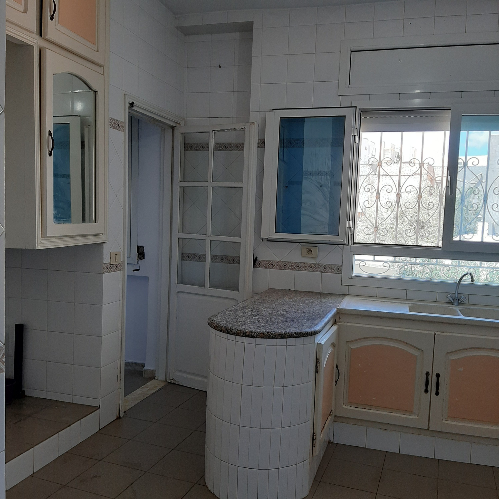 El Menzah El Menzah 1 Location Appart. 3 pices Belle coquette etage  villa