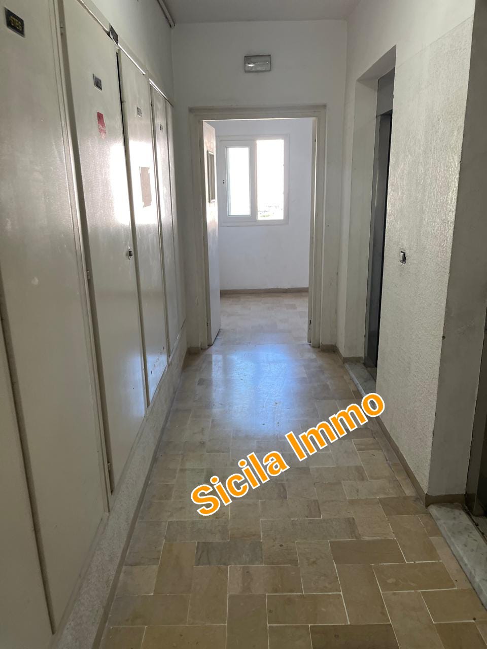 Ariana Ville Centre Commercial Ikram Location Appart. 2 pices Cntre urbain  nord apprt s2