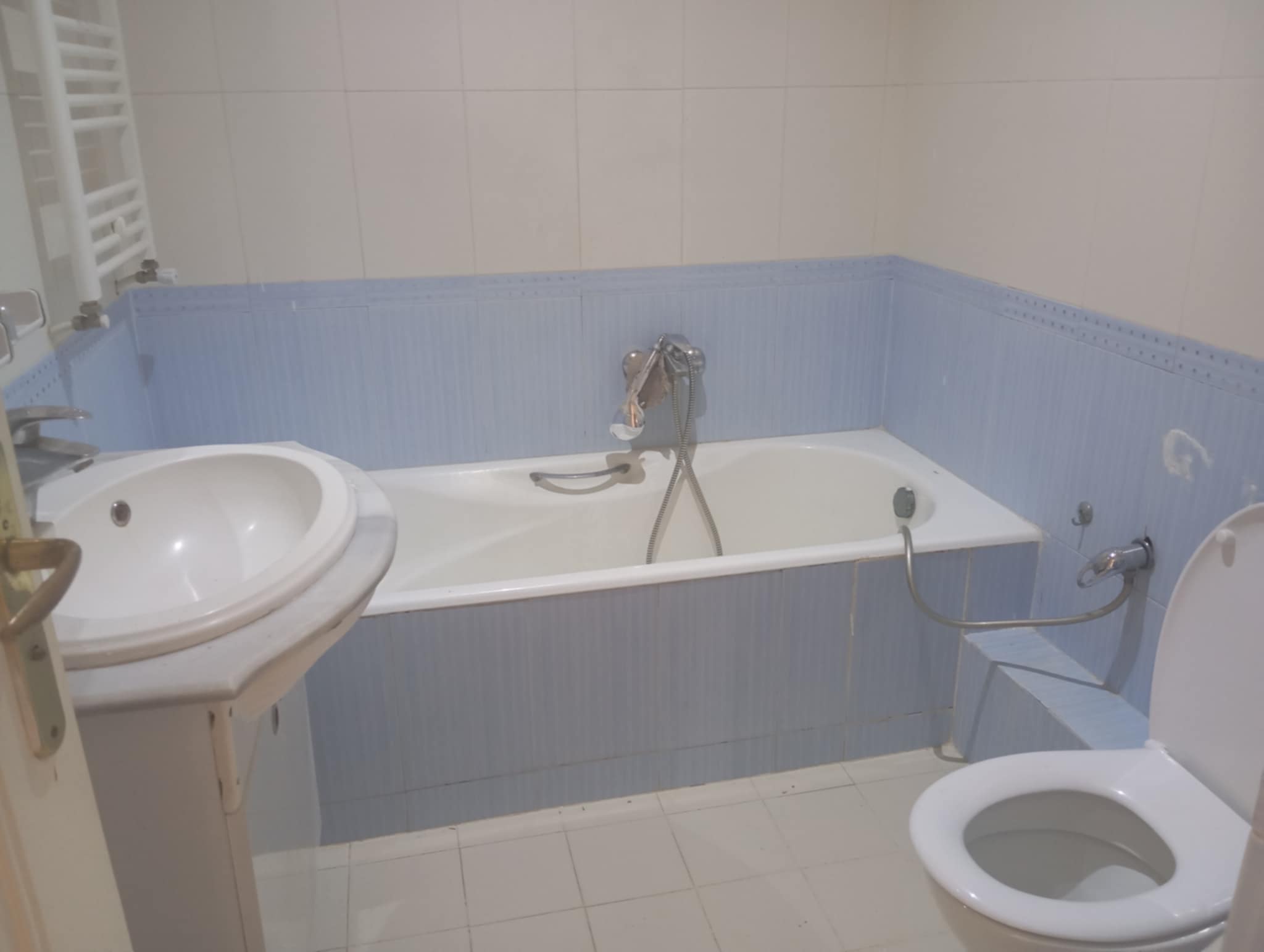 La Marsa El Aouina Vente Appart. 2 pices Un grand s plus 1  cit el wahat