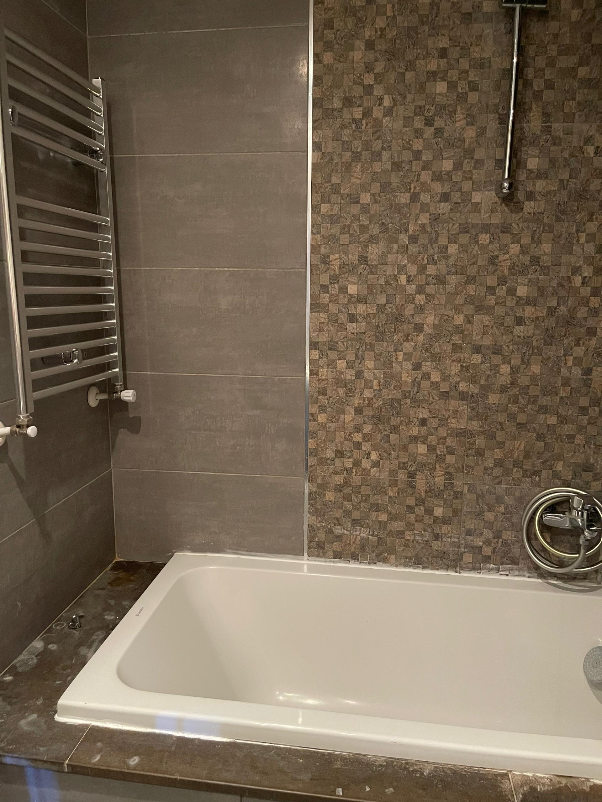 Ain Zaghouan Jardins de Carthage Location Appart. 5 pices+ Appartement s4 aux jardins de carthage