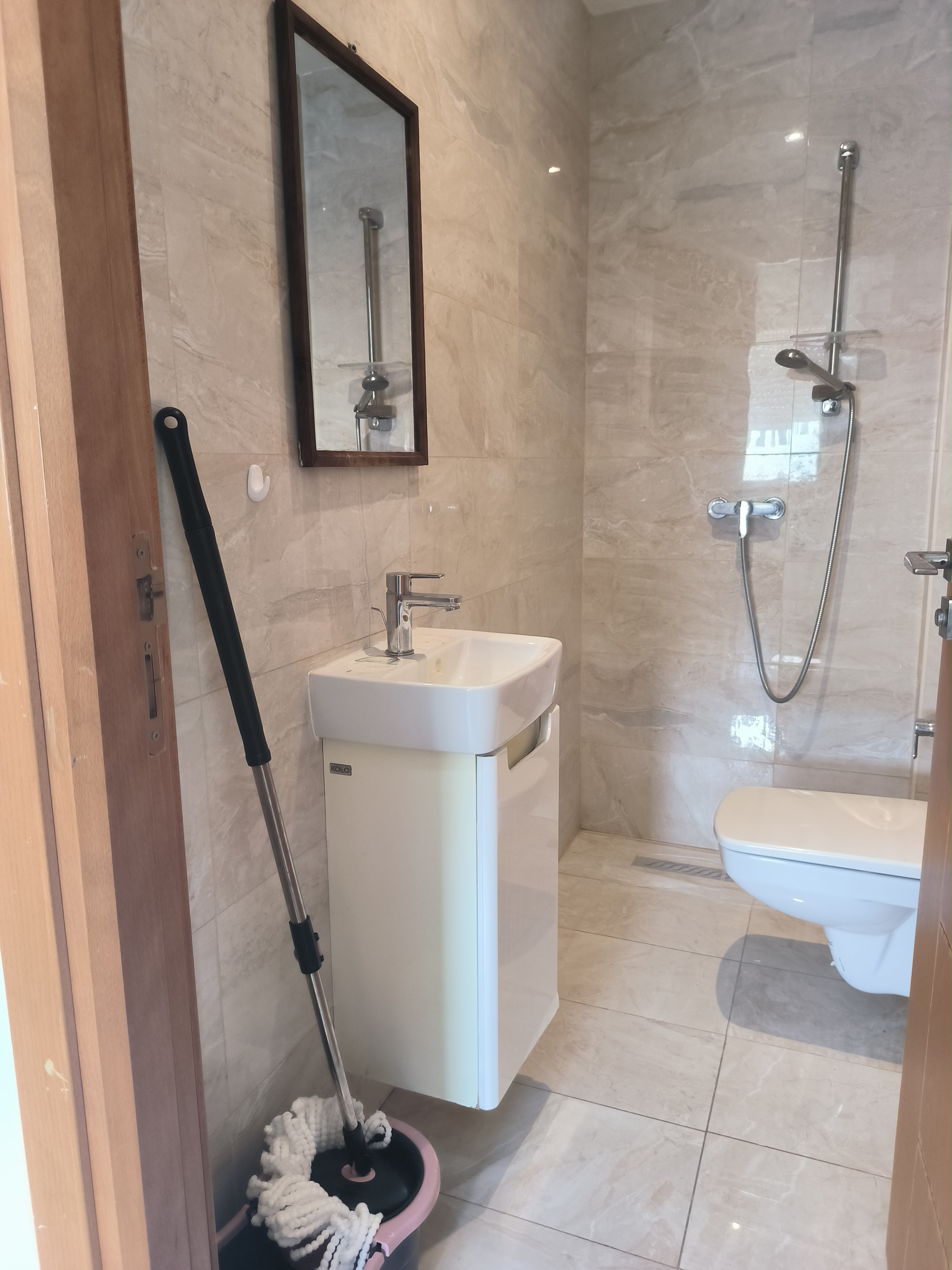 El Menzah Cite El Mahrajene Location Appart. 1 pice Appartement