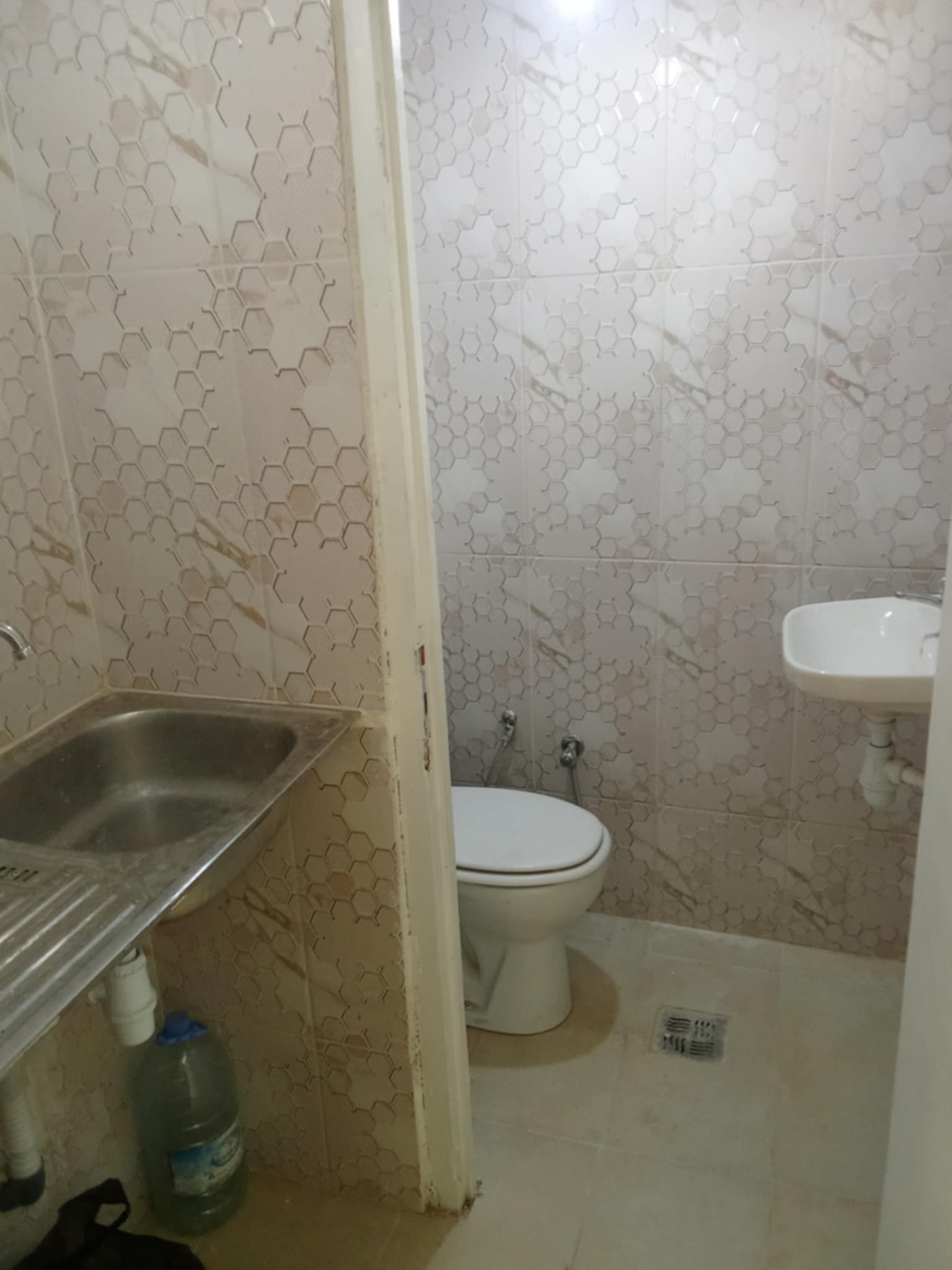 Akouda Akouda Location Appart. 1 pice Espace commercial  akouda