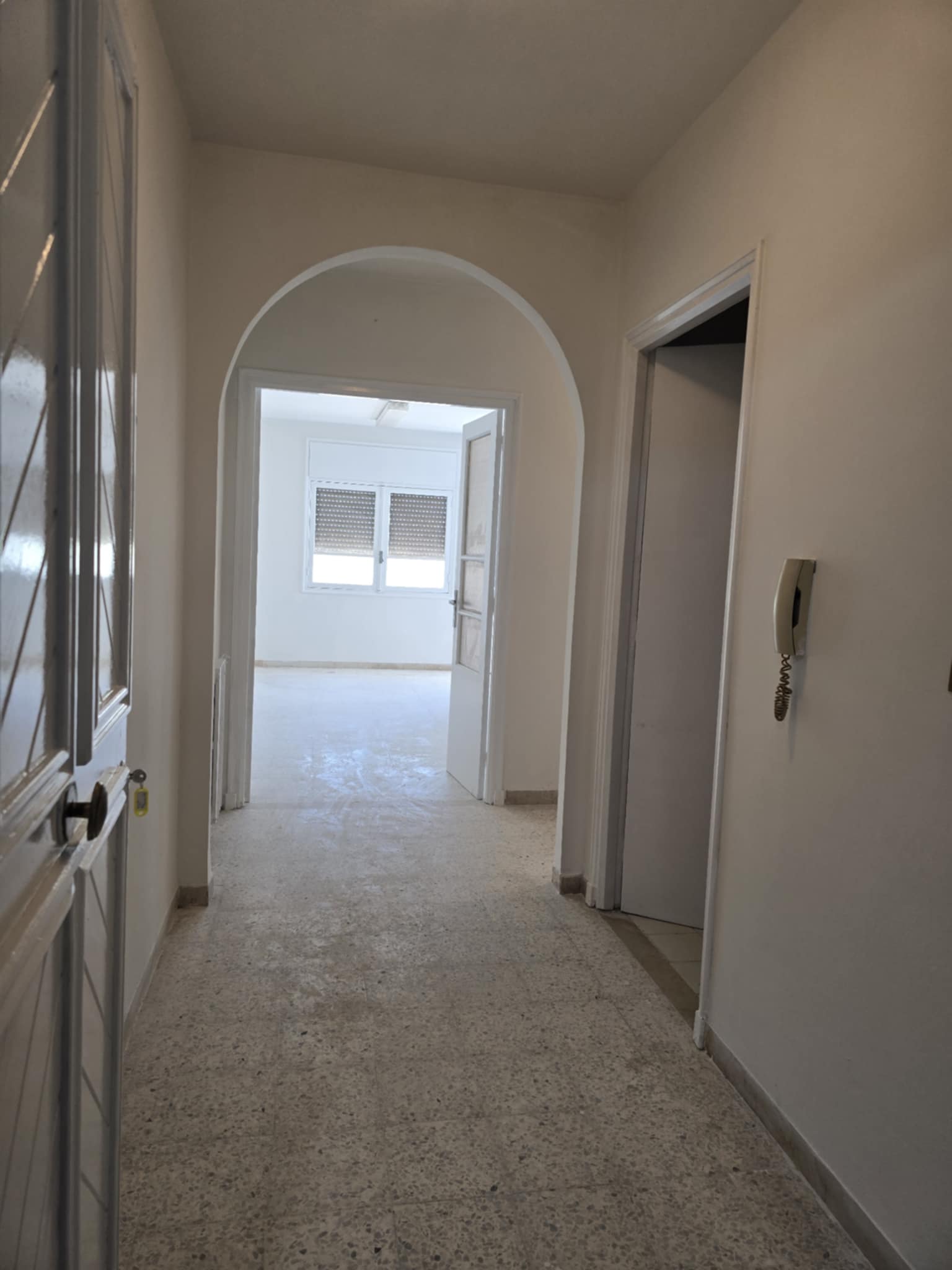 Bab Bhar Bab Bhar Location Appart. 2 pices Studio  l'avenue de carthage avec ascenseur