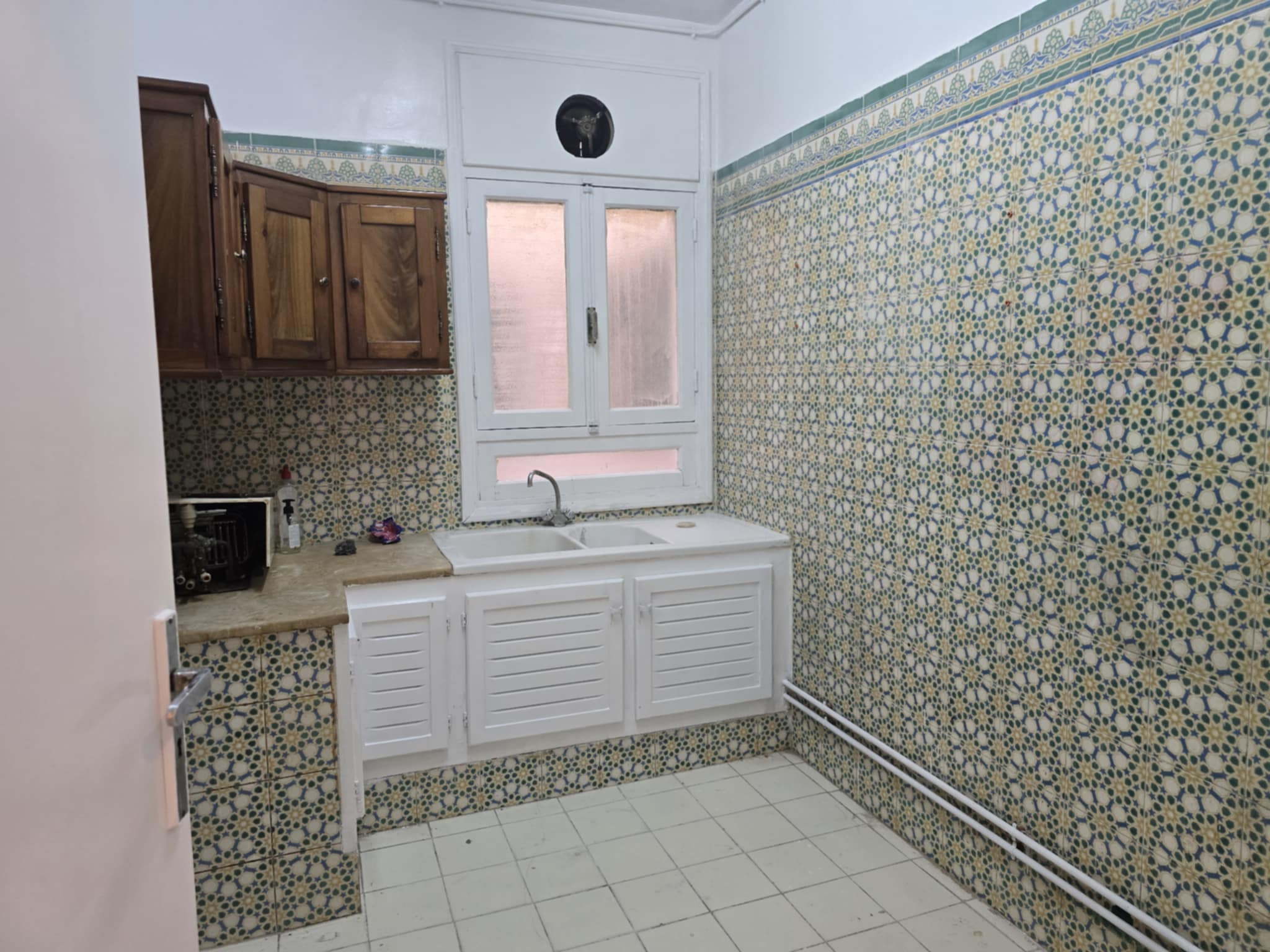 Bab Bhar Bab Bhar Location Appart. 2 pices Studio  l'avenue de carthage avec ascenseur