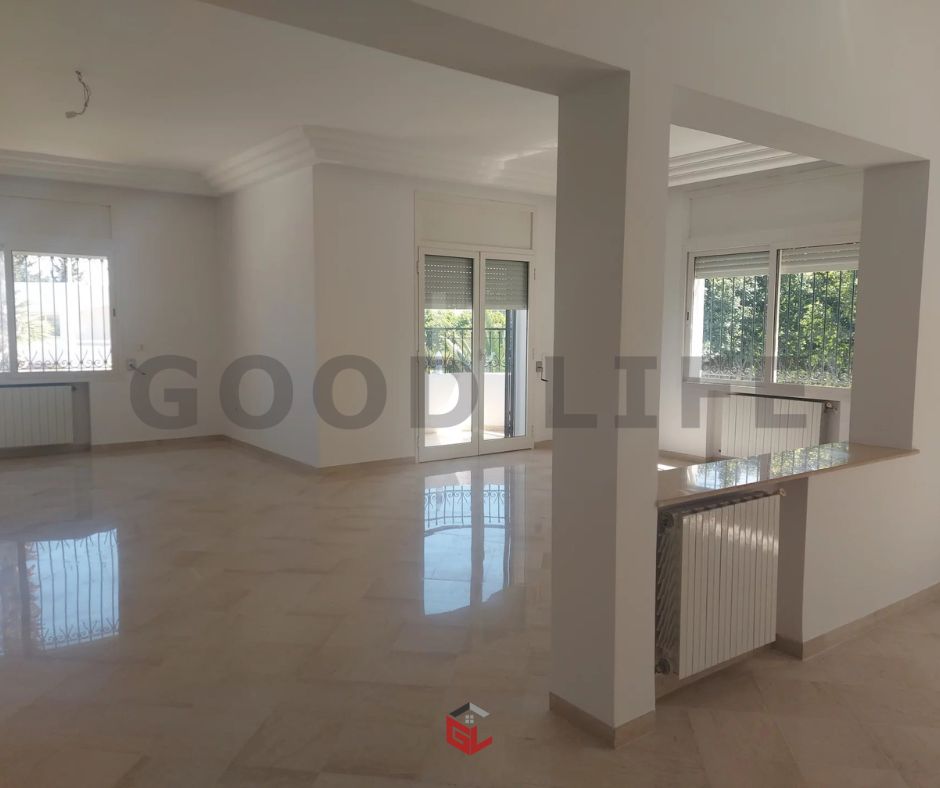 Ariana Ville Cite Ennasr 2 Location Maisons Spacieuse villa  ennasr