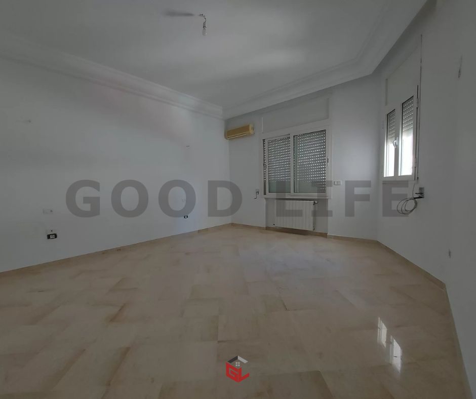 Ariana Ville Cite Ennasr 2 Location Maisons Spacieuse villa  ennasr