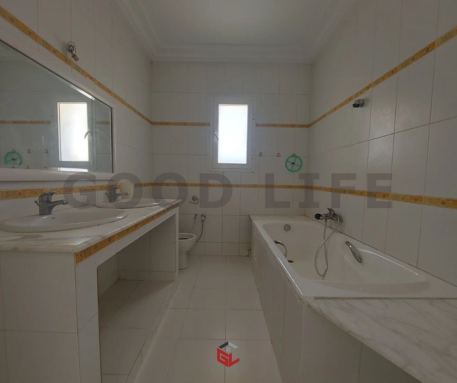 Ariana Ville Cite Ennasr 2 Location Maisons Spacieuse villa  ennasr