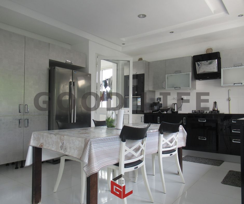 El Menzah El Menzah 1 Location Maisons Etage de villa en s4  menzah 1