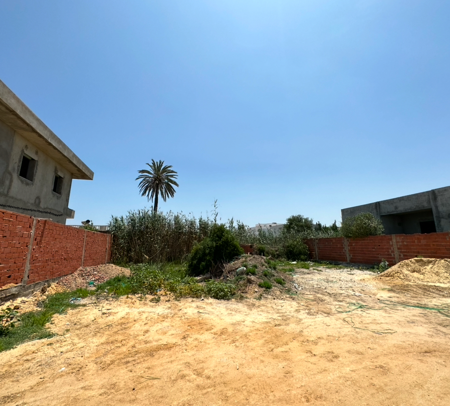 La Soukra Sidi Frej Terrain Terrain nu Beau terrain la soukra sidi fredj 400m2  730dt m2