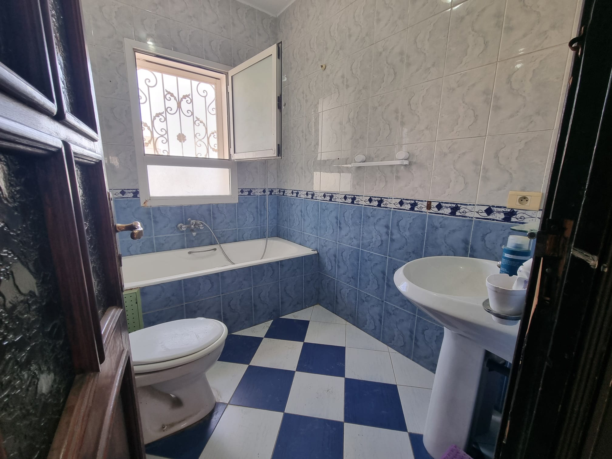 Raoued Ariana Essoughra Location Appart. 3 pices Etage de villa indep meuble