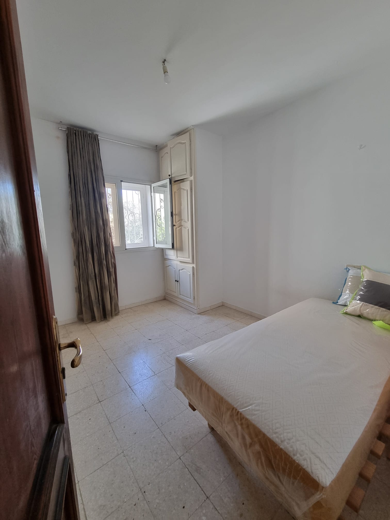 Raoued Ariana Essoughra Location Appart. 3 pices Etage de villa indep meuble