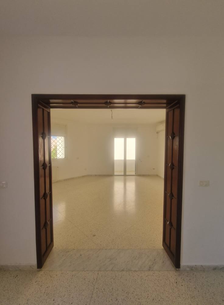 Ariana Ville Cite Ennasr 2 Location Appart. 4 pices Rezdechausse de villa  jardin d el manzeh 2