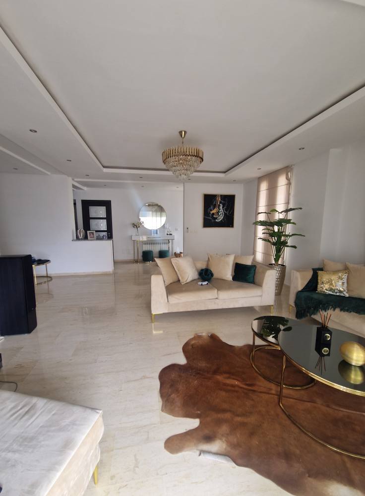 Ariana Ville Cite Ennasr 2 Location Appart. 5 pices+ tagede villa s4 dont une suite parentale