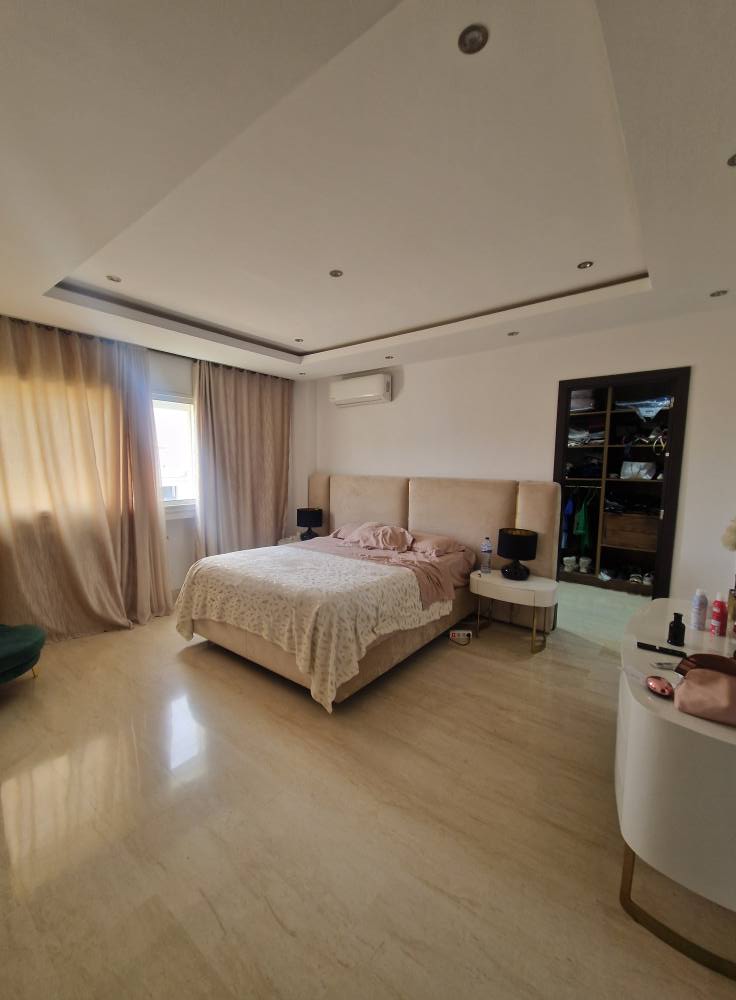Ariana Ville Cite Ennasr 2 Location Appart. 5 pices+ tagede villa s4 dont une suite parentale