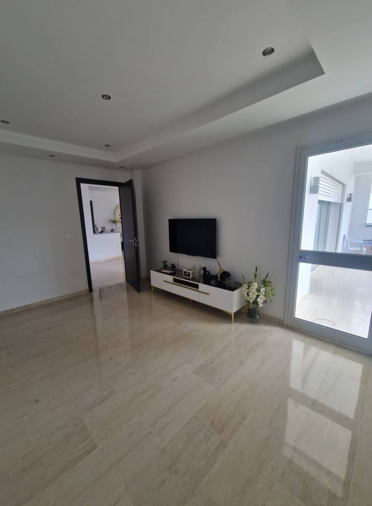 Ariana Ville Cite Ennasr 2 Location Appart. 5 pices+ tagede villa s4 dont une suite parentale