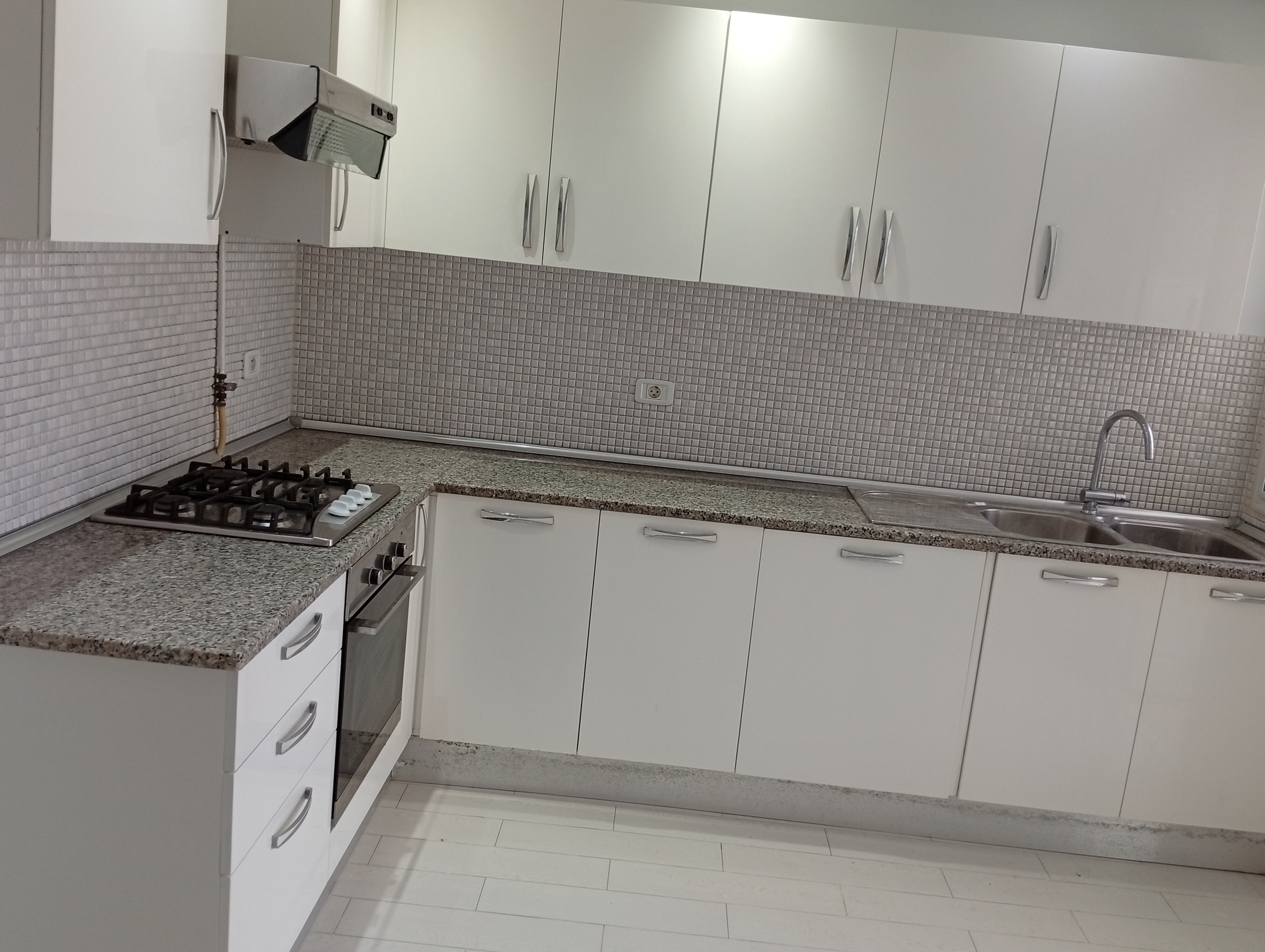 Ain Zaghouan Ain Zaghouan Location Appart. 3 pices Appartement s2 avec un petit jardin