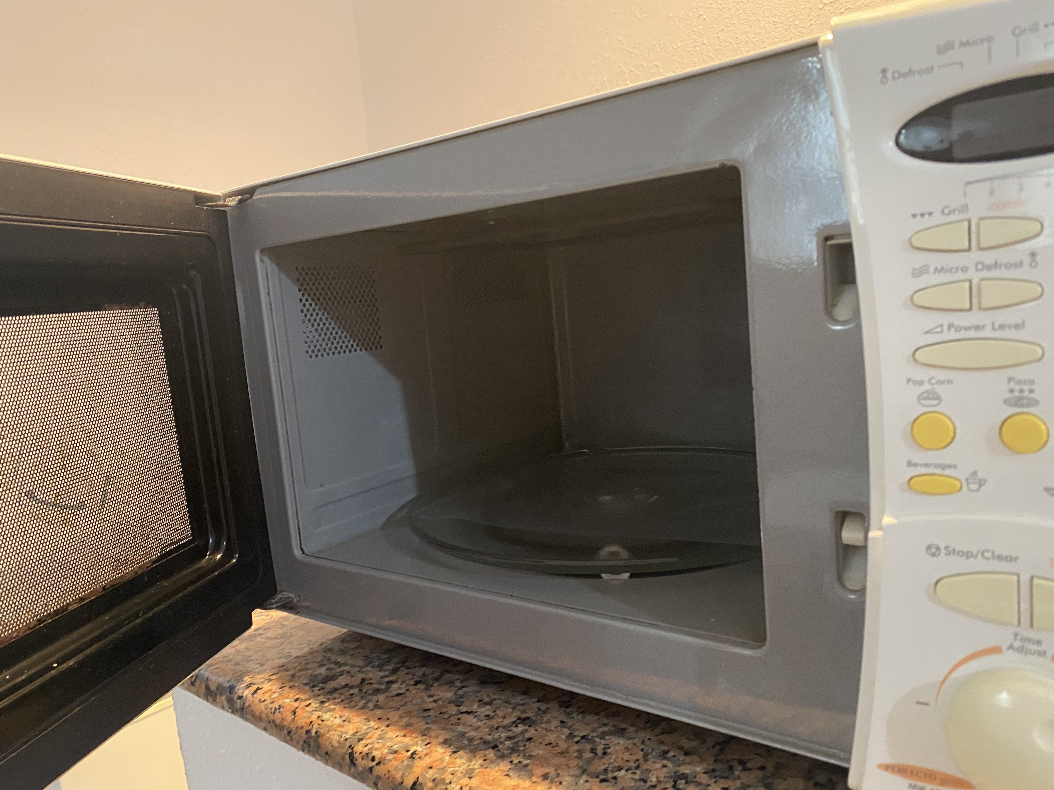 Raoued Ariana Essoughra Micro-ondes Autre Deux micro onde occasion