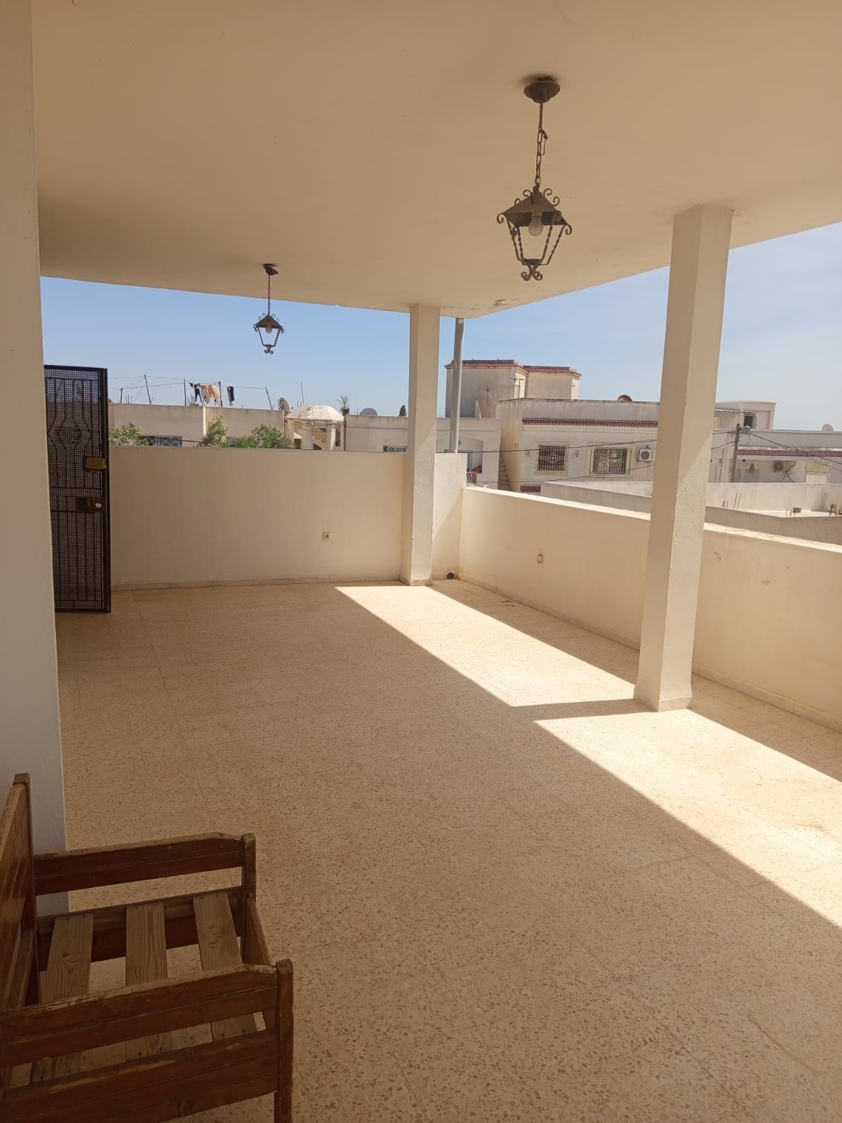 El Menzah El Manar 1 Location Appart. 4 pices Vaste tage de villa s3  manar1