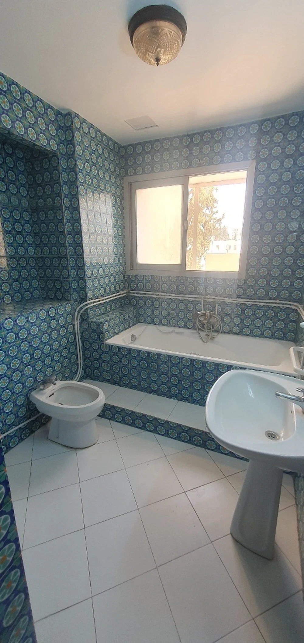 Ariana Ville El Menzah 6 Location Appart. 3 pices Spacieux et lumineux appartement s2  menzah6