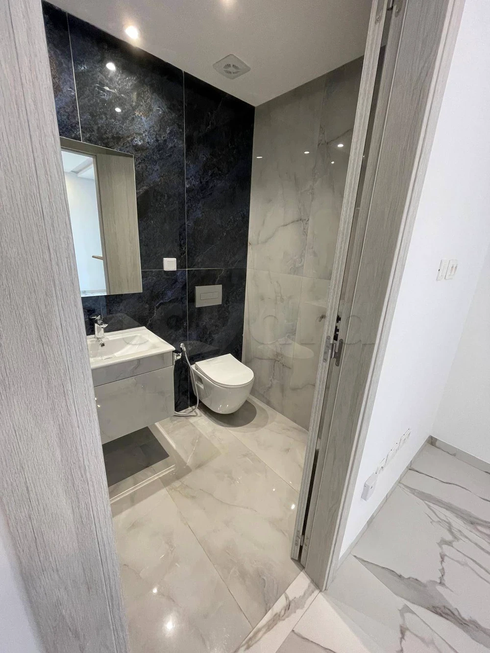 Mnihla Cite Ennasr Location Appart. 2 pices Un appartement s1 trs haut standing  ennasr2