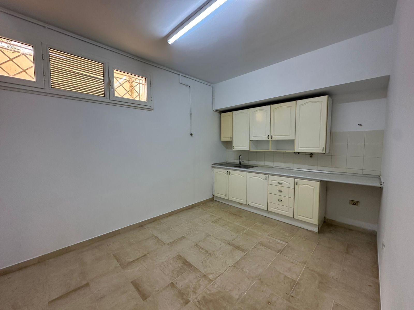 Ariana Ville Cite Ennasr 2 Vente Appart. 3 pices Appartement bureau h2  cit ennasr