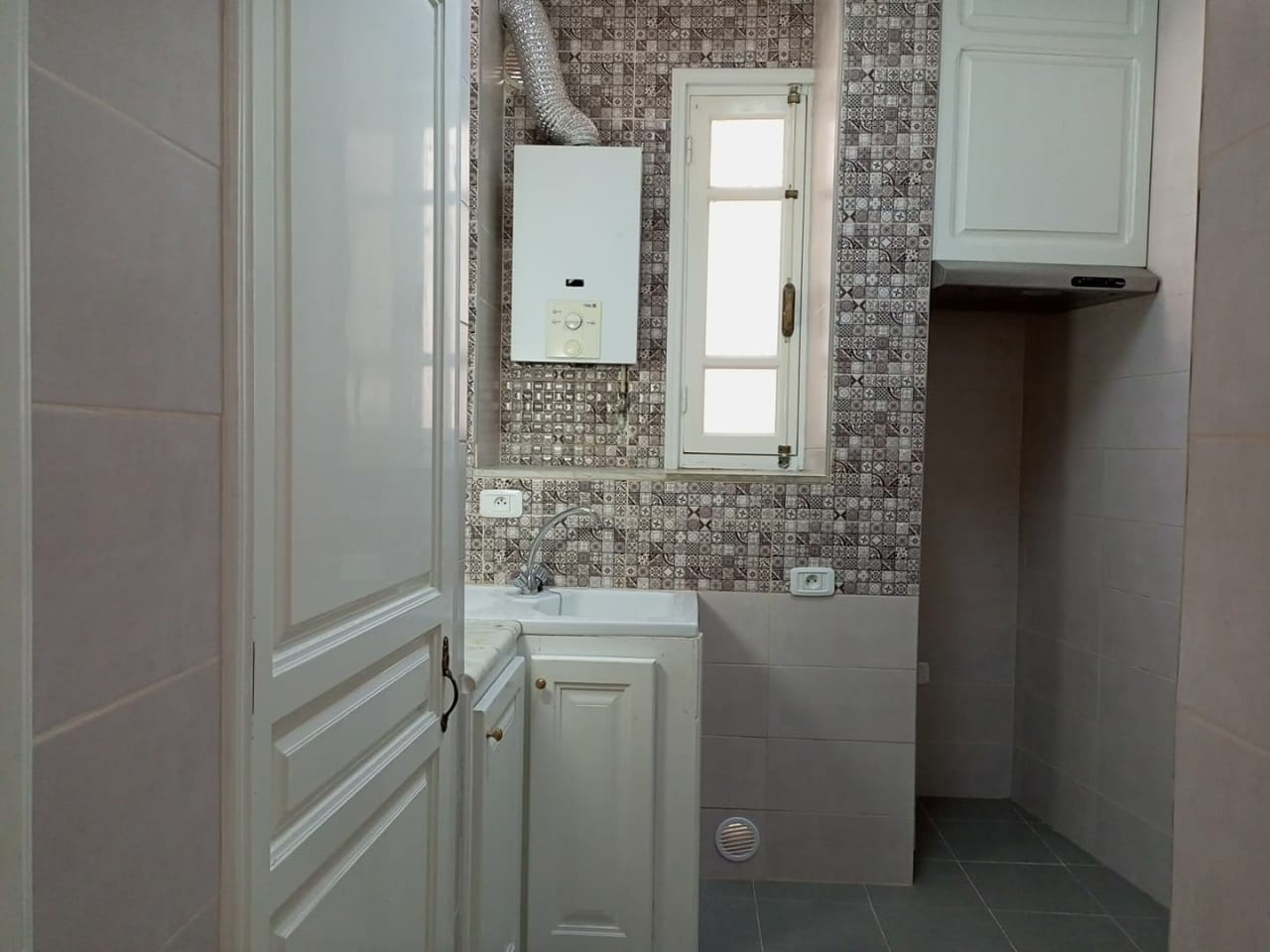 Ariana Ville Cite Ennasr 2 Location Appart. 2 pices Rez de chausse d'une villa s 1 cit nasr