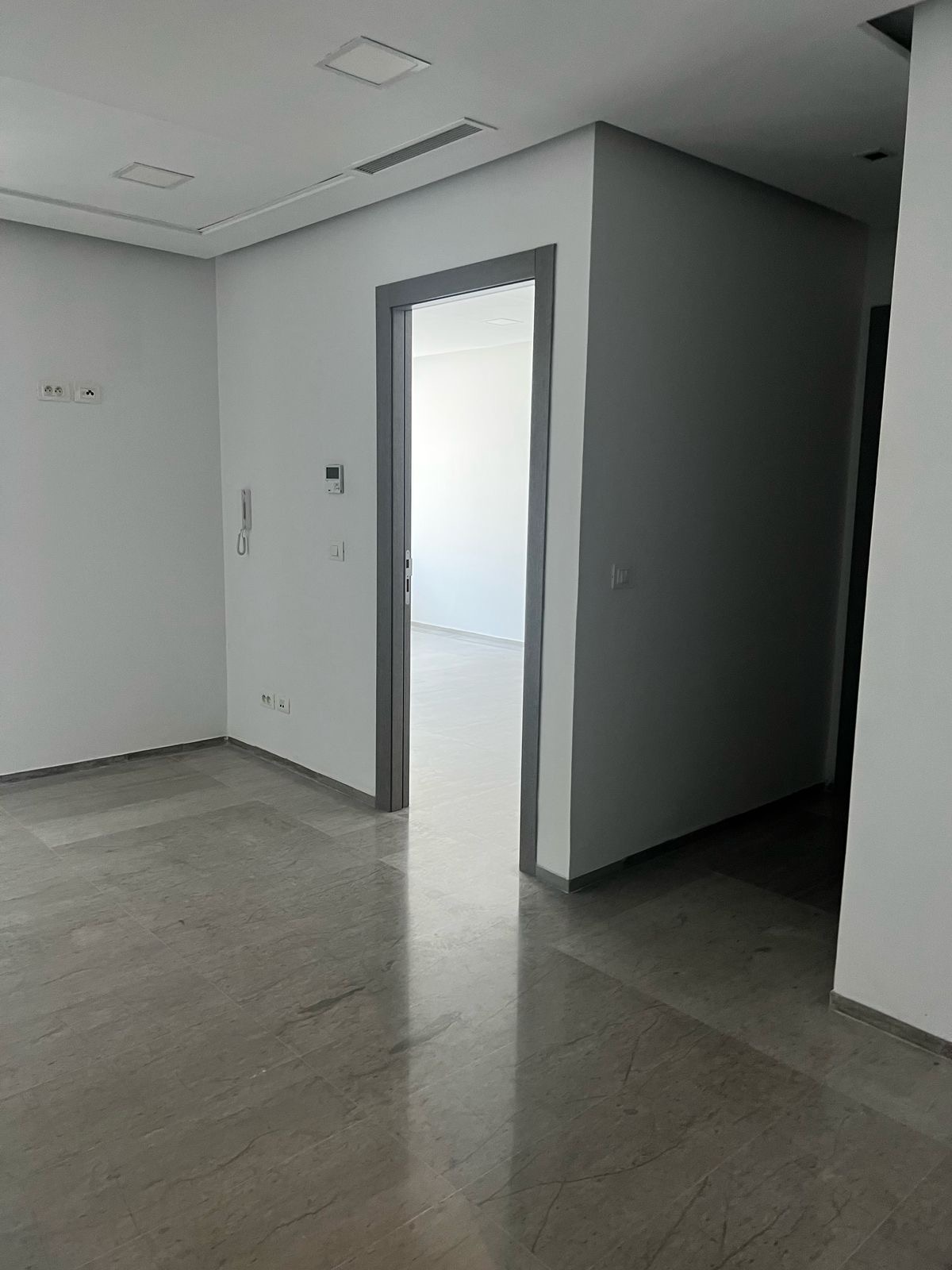 La Marsa Berge Du Lac Location Appart. 3 pices Bureau de 103 m2 h3