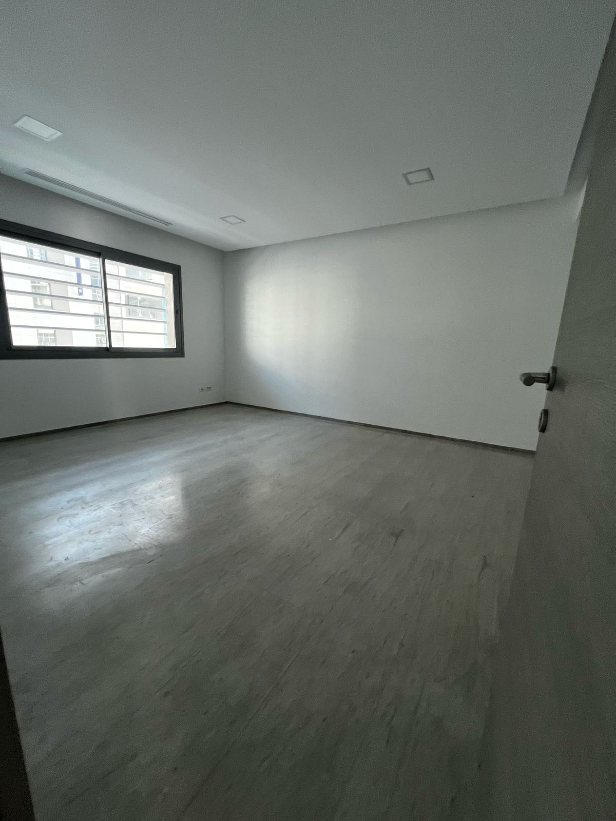 La Marsa Berge Du Lac Location Appart. 3 pices Bureau de 103 m2 h3