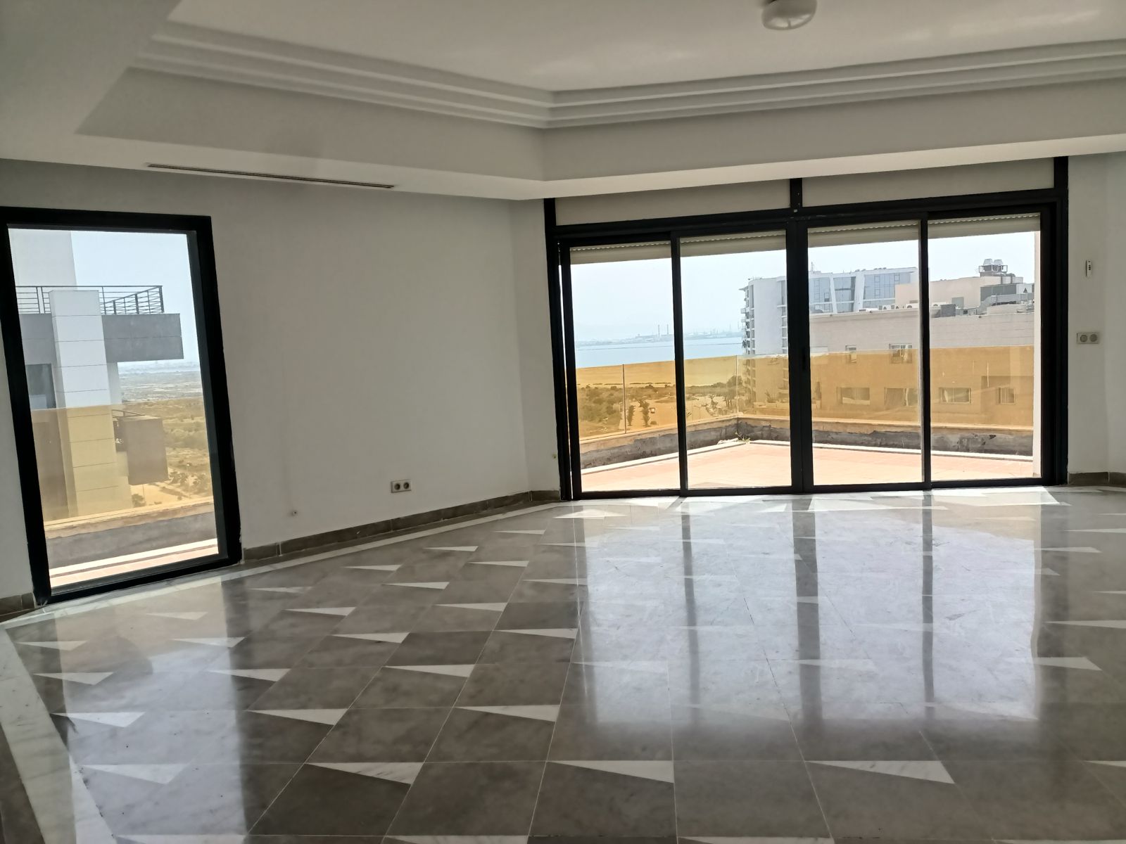 La Marsa Berge Du Lac Location Duplex Duplex s4 avec vue panoramique