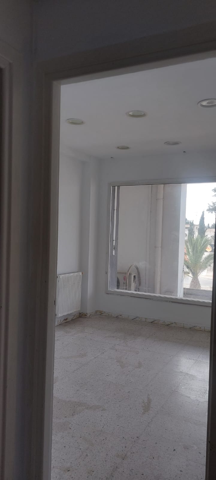 La Marsa El Aouina Bureaux & Commerces Grance libre Local commercial a el aouina