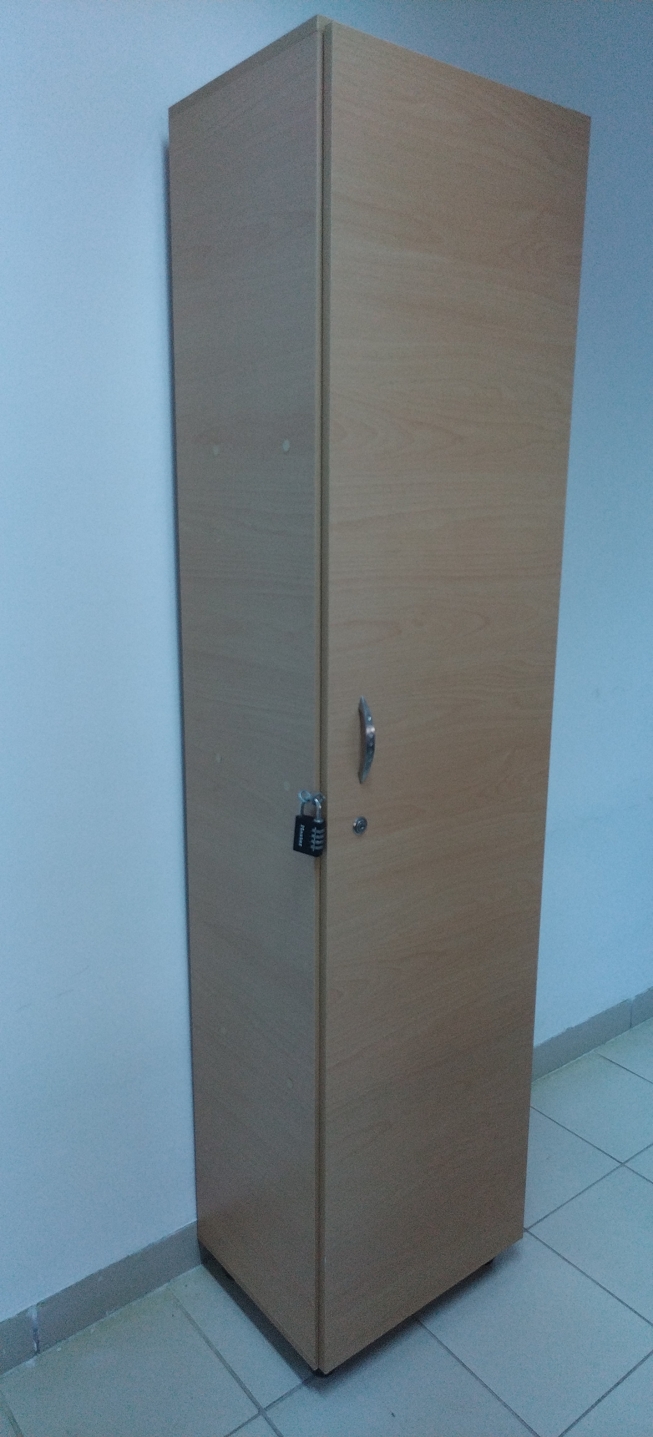 Raoued Cite El Ghazala 1 Meubles de bureau Bureaux - Tables Meubles de bureau en trs bon tat