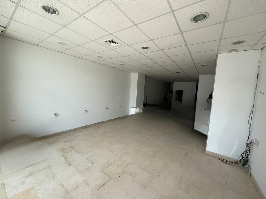 Mnihla Jardins d'el Menzah Vente Surfaces Local commercial mur 220 m2