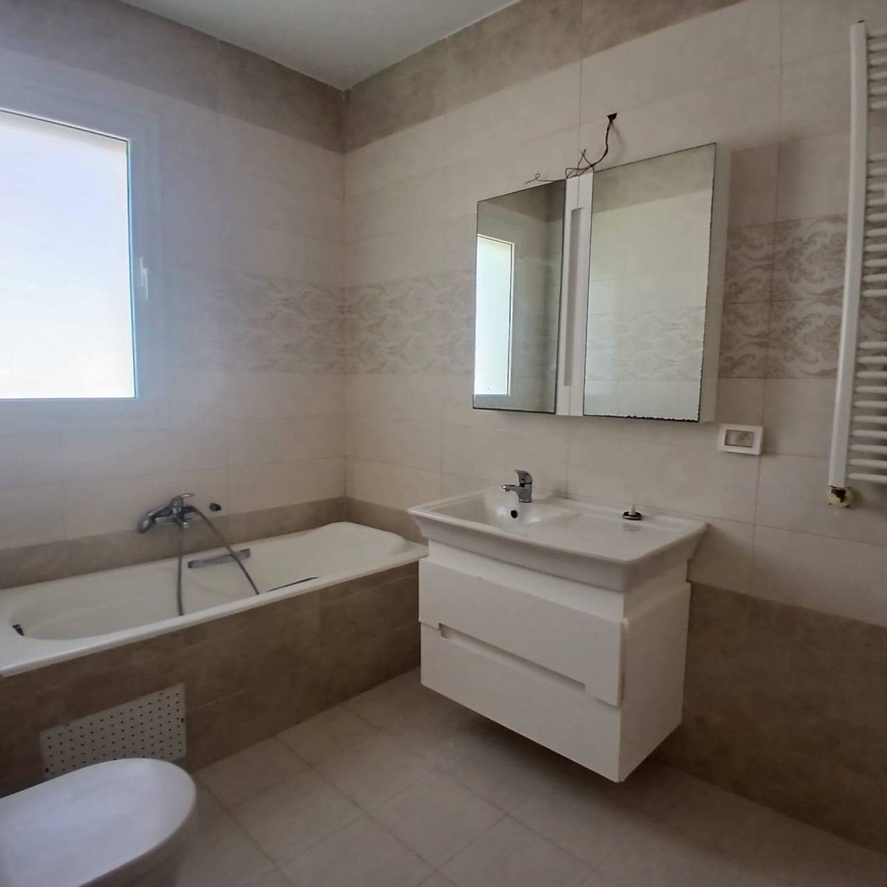 La Soukra La Soukra Location Maisons Etage s3 garage soukra