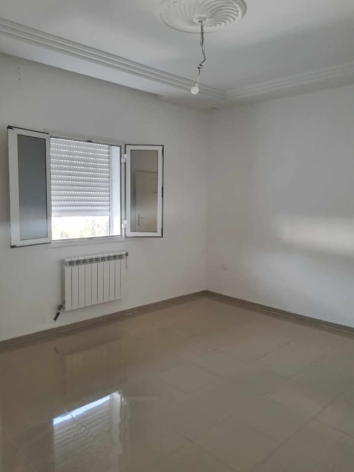 La Soukra La Soukra Location Appart. 4 pices S3  soukra zone hamadi abid