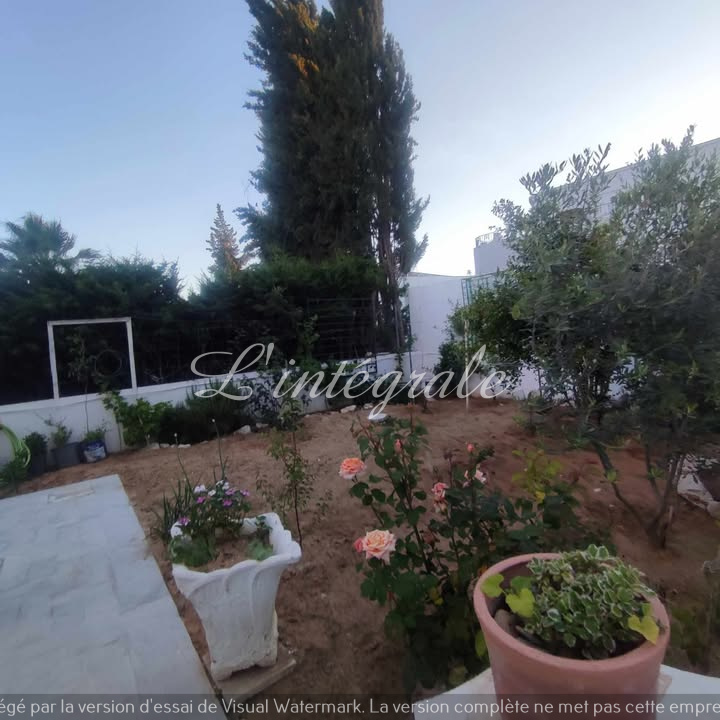 Ariana Ville El Menzah 6 Location Maisons Grand rez de chausse s4 vide