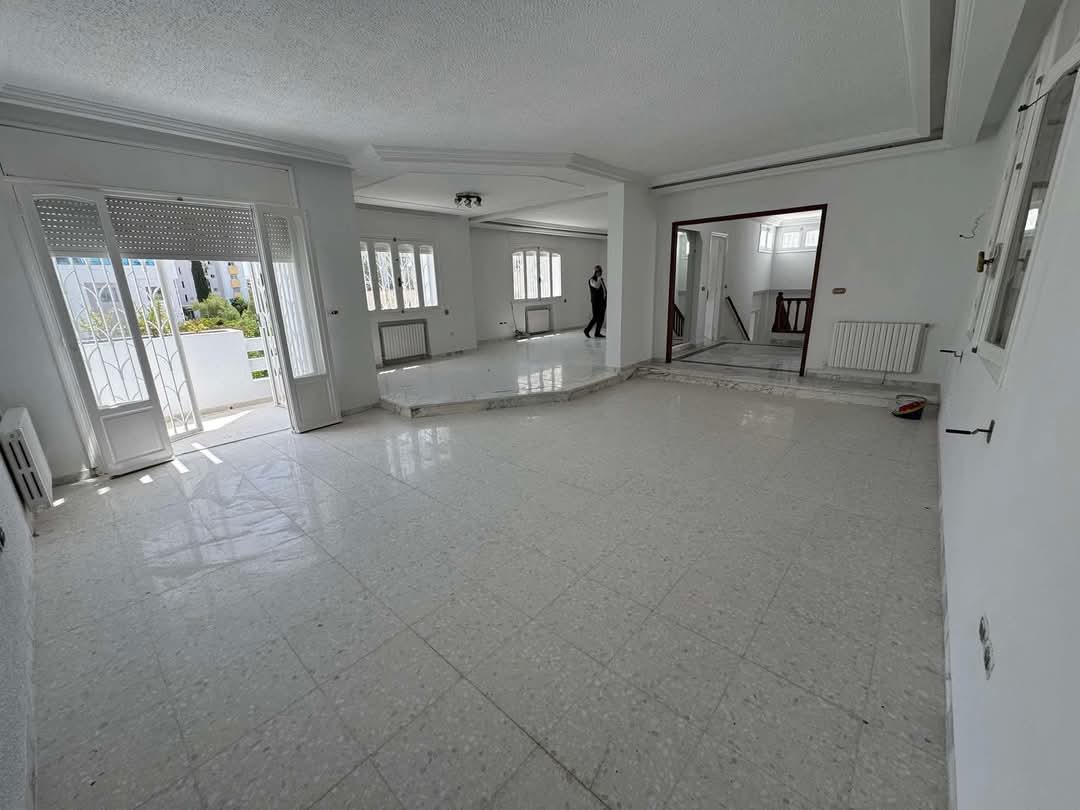 El Menzah El Manar 1 Bureaux & Commerces Bureau Villa sur deux niveau 3000 d manar 1