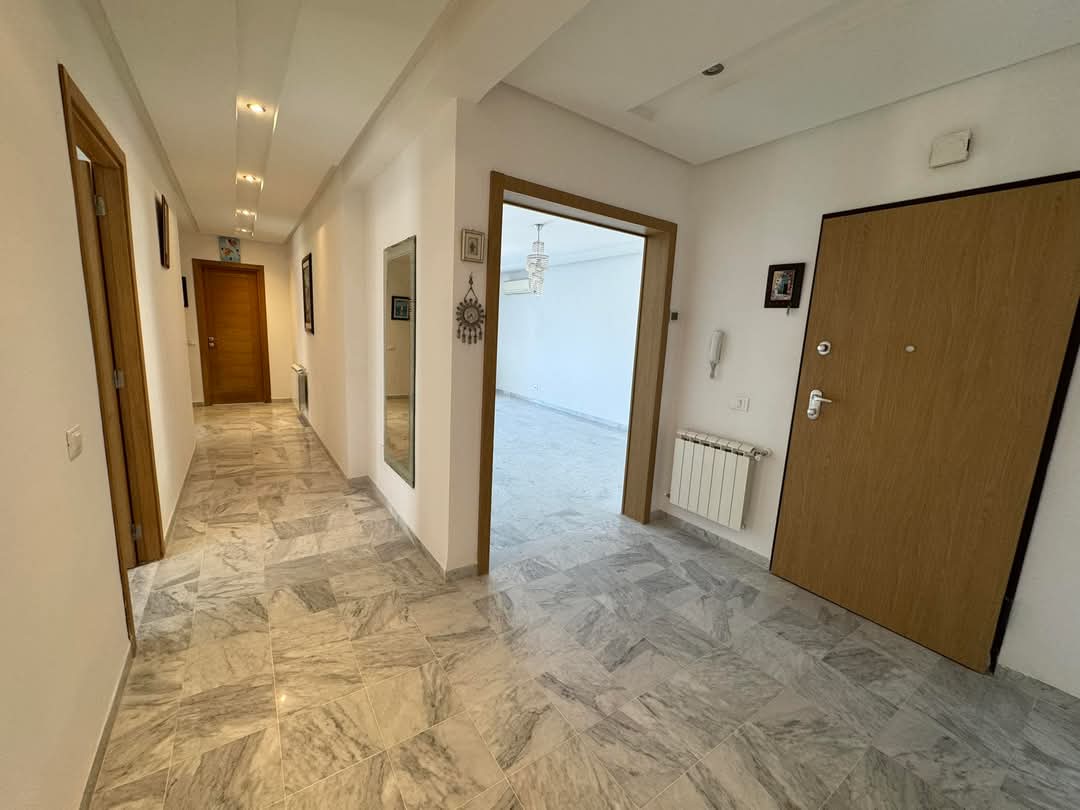 Ariana Ville Riadh Landlous Bureaux & Commerces Bureau S3 usage bureautique 1850 d riadh andalous