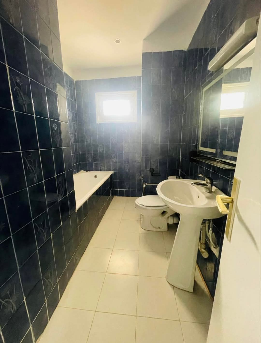 El Menzah Mutuelle Ville Location Appart. 4 pices S3 1400d nord hilton mutuelle ville