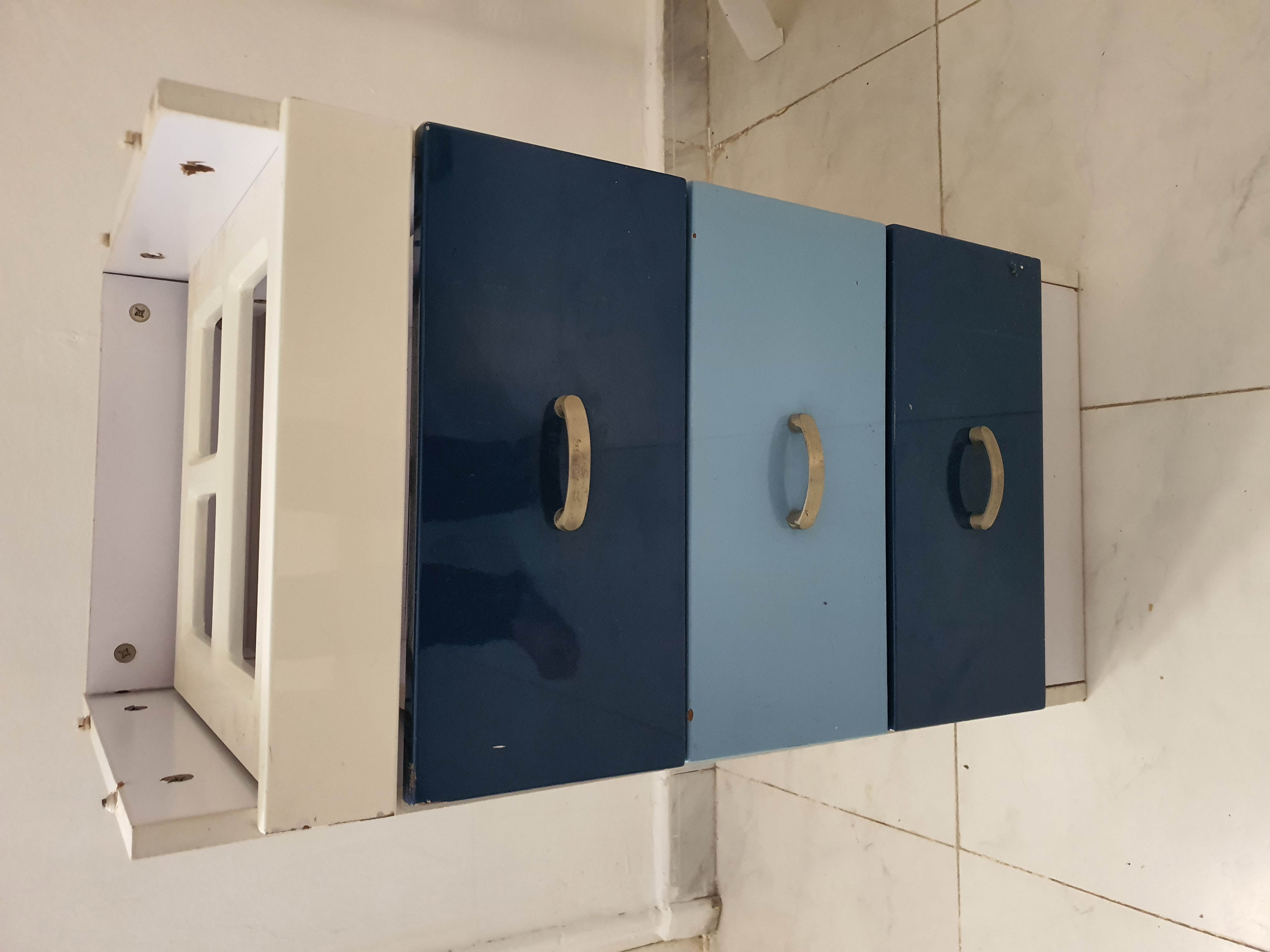 Le Bardo Khaznadar Meubles d'enfant bureaux Bureau bleu et blanc en tat moyen