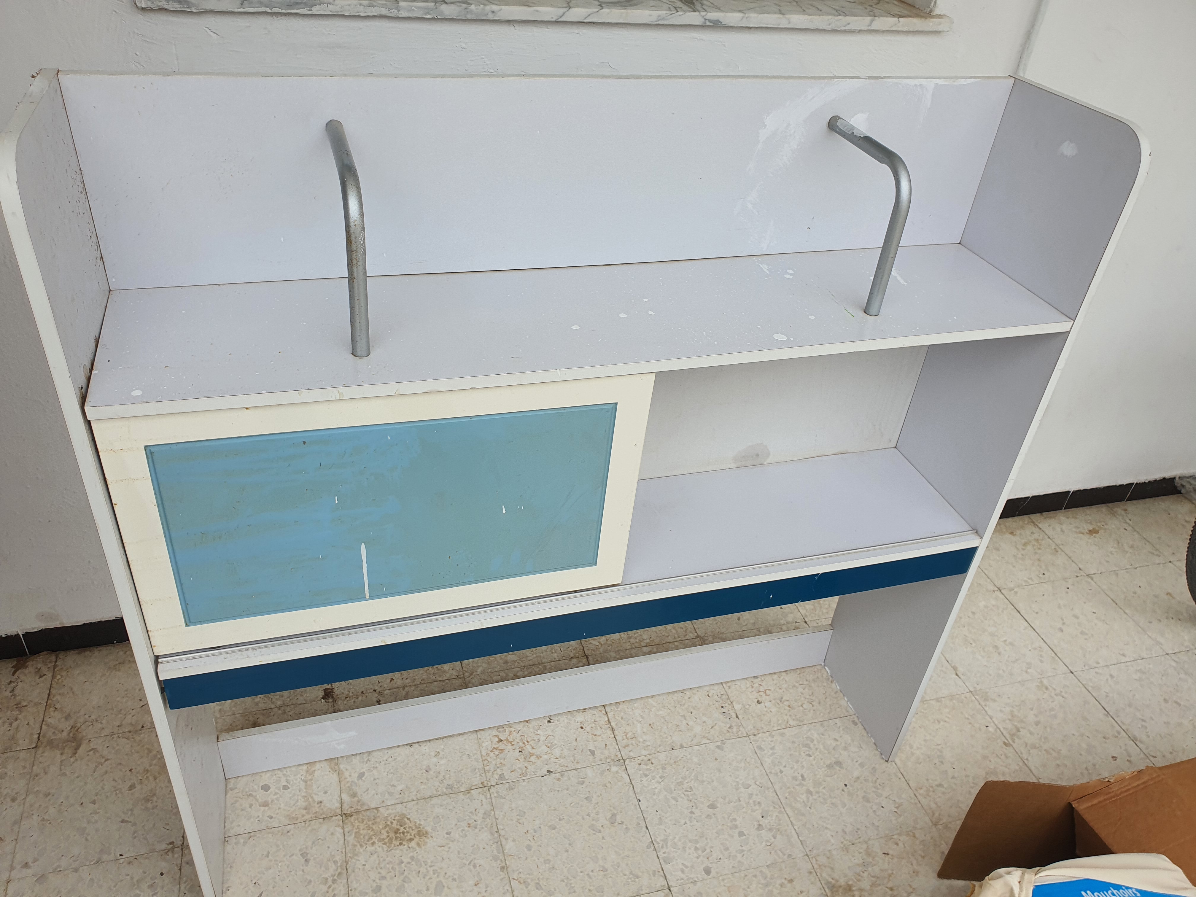 Le Bardo Khaznadar Meubles d'enfant bureaux Bureau bleu et blanc en tat moyen