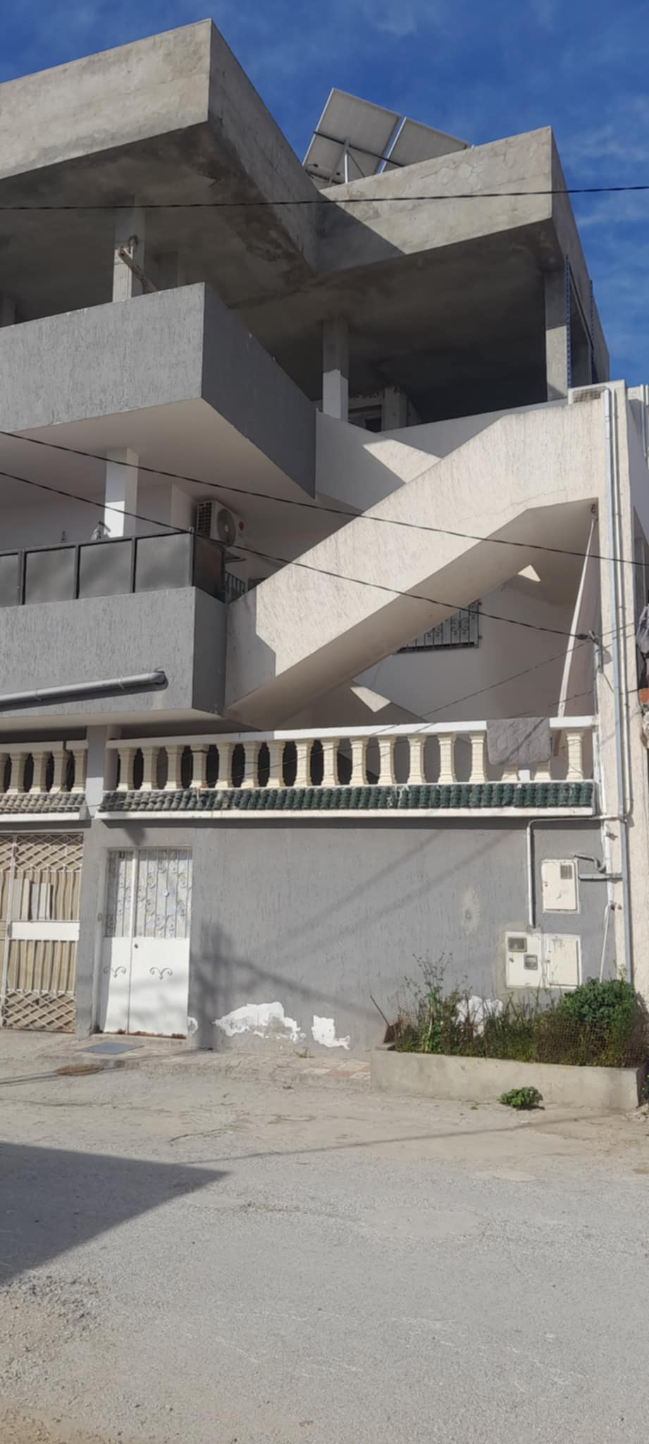 Ezzouhour (Tunis) Cite Ezzouhour Vente Maisons Une grande maison de trois appartement