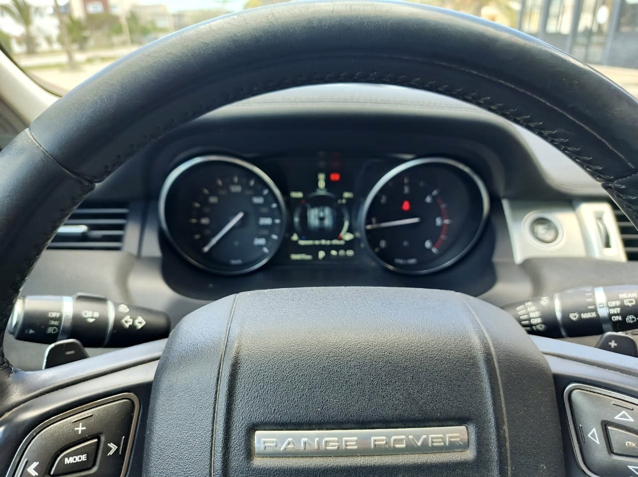 Ariana Ville Ariana Land-Rover Range Range rover evoque diesel