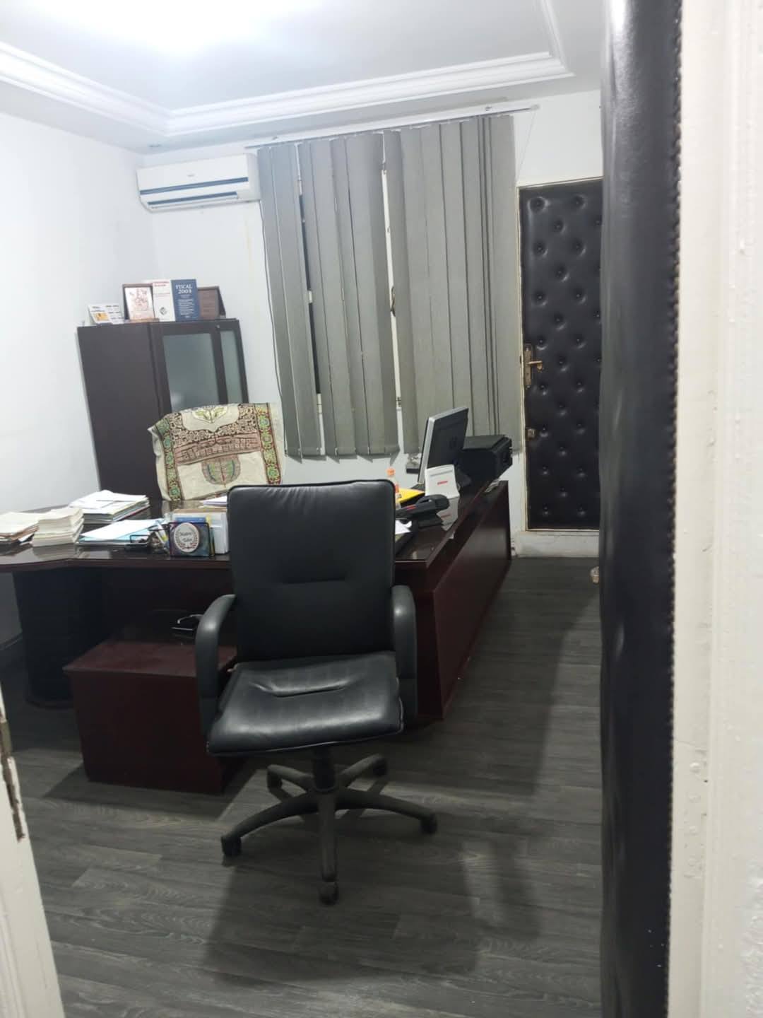 El Menzah El Manar 2 Bureaux & Commerces Bureau Coquette appartement a manar 2 uage bureau