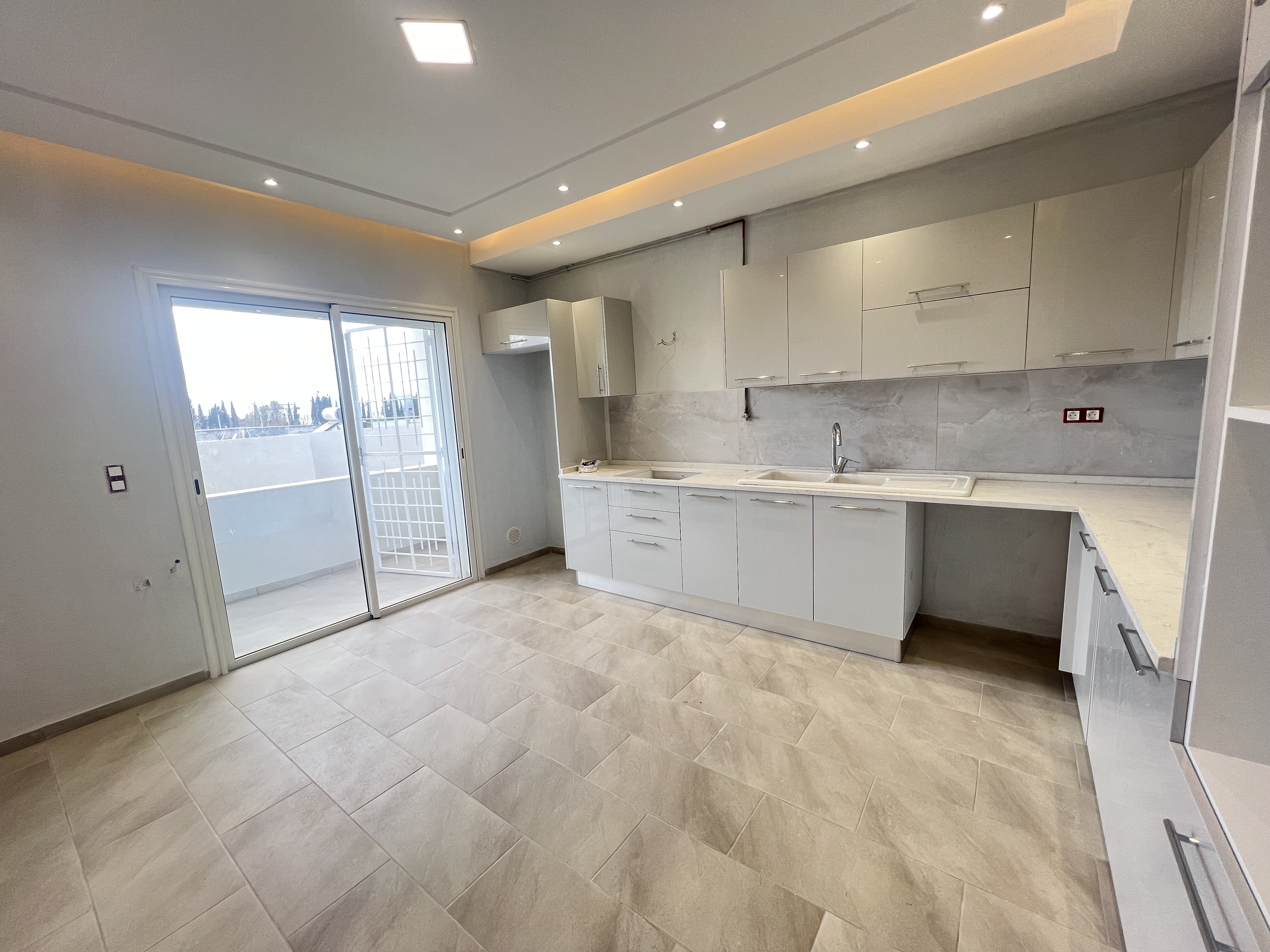 La Soukra La Soukra Location Maisons Un tage de villa disponible 1er juillet
