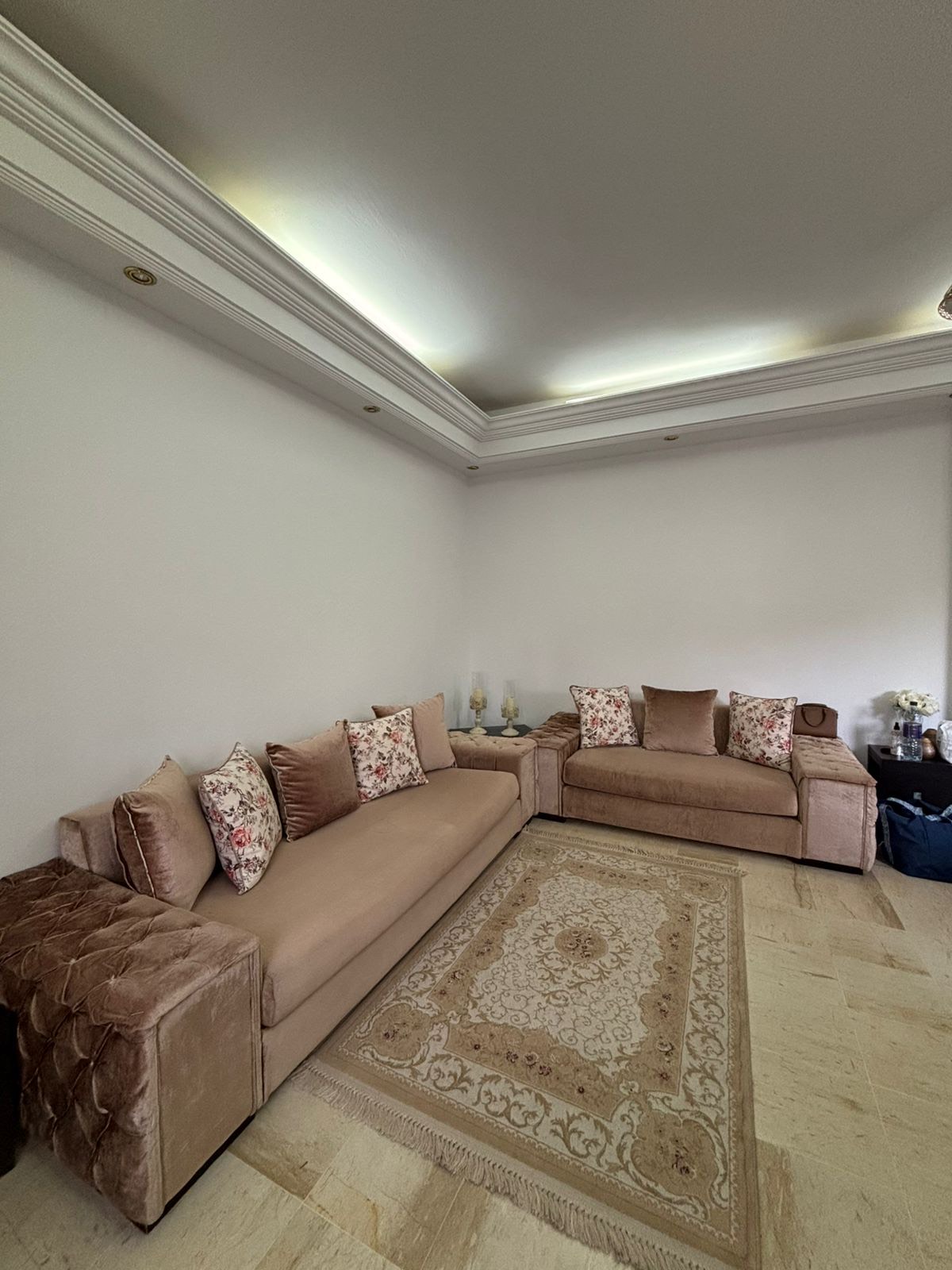 Raoued Cite El Ghazala 1 Salon - Salle  manger  Salons Salon en tres bonne etat