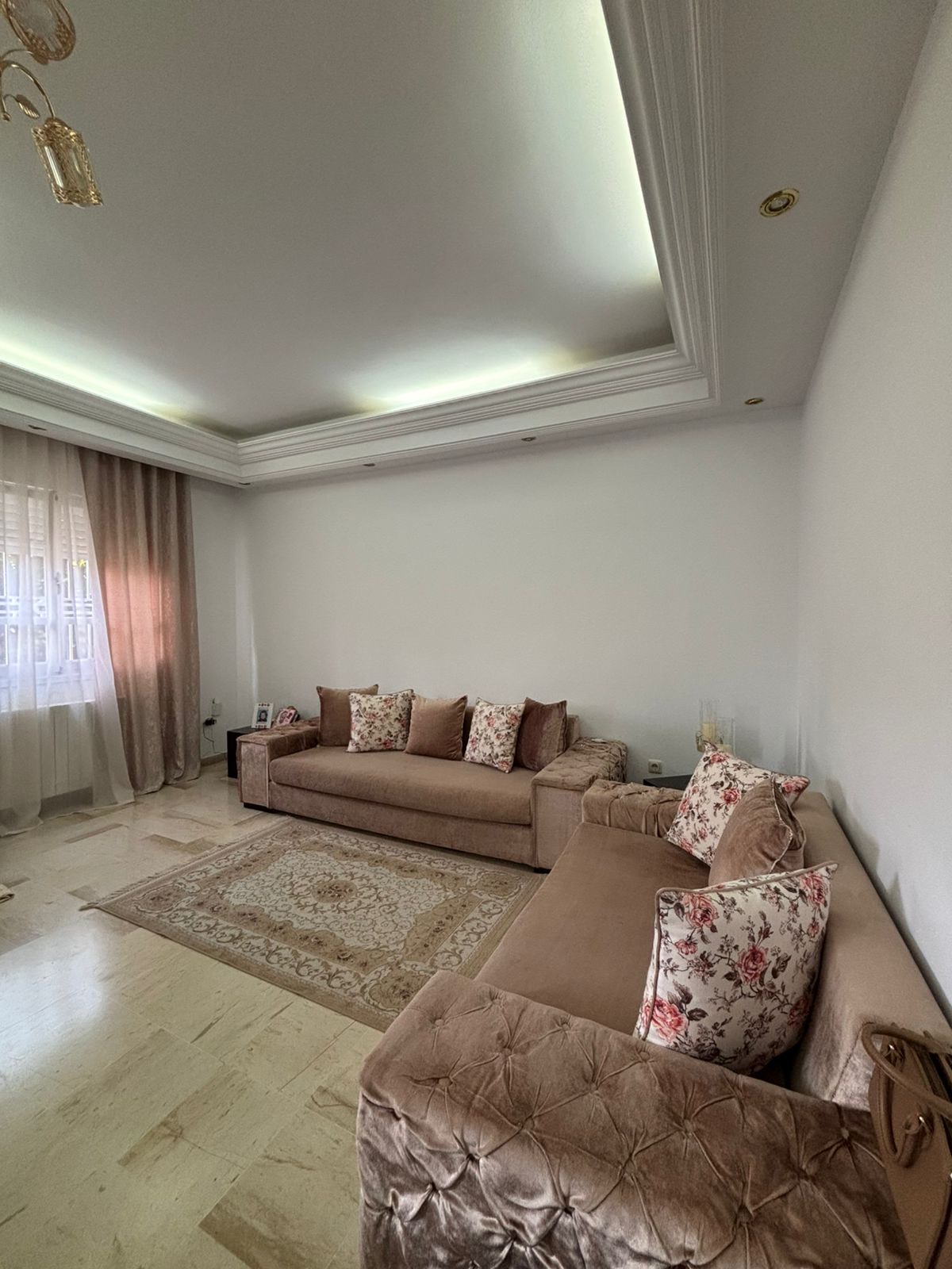 Raoued Cite El Ghazala 1 Salon - Salle  manger  Salons Salon en tres bonne etat