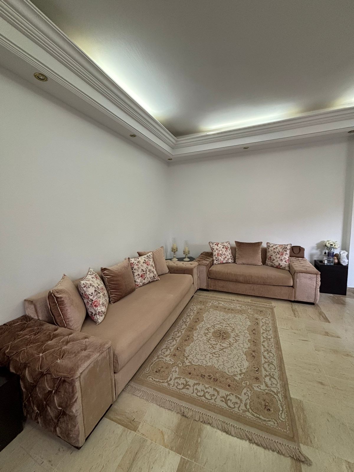 Raoued Cite El Ghazala 1 Salon - Salle  manger  Salons Salon en tres bonne etat
